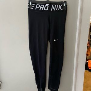 NIKE pro capri leggings